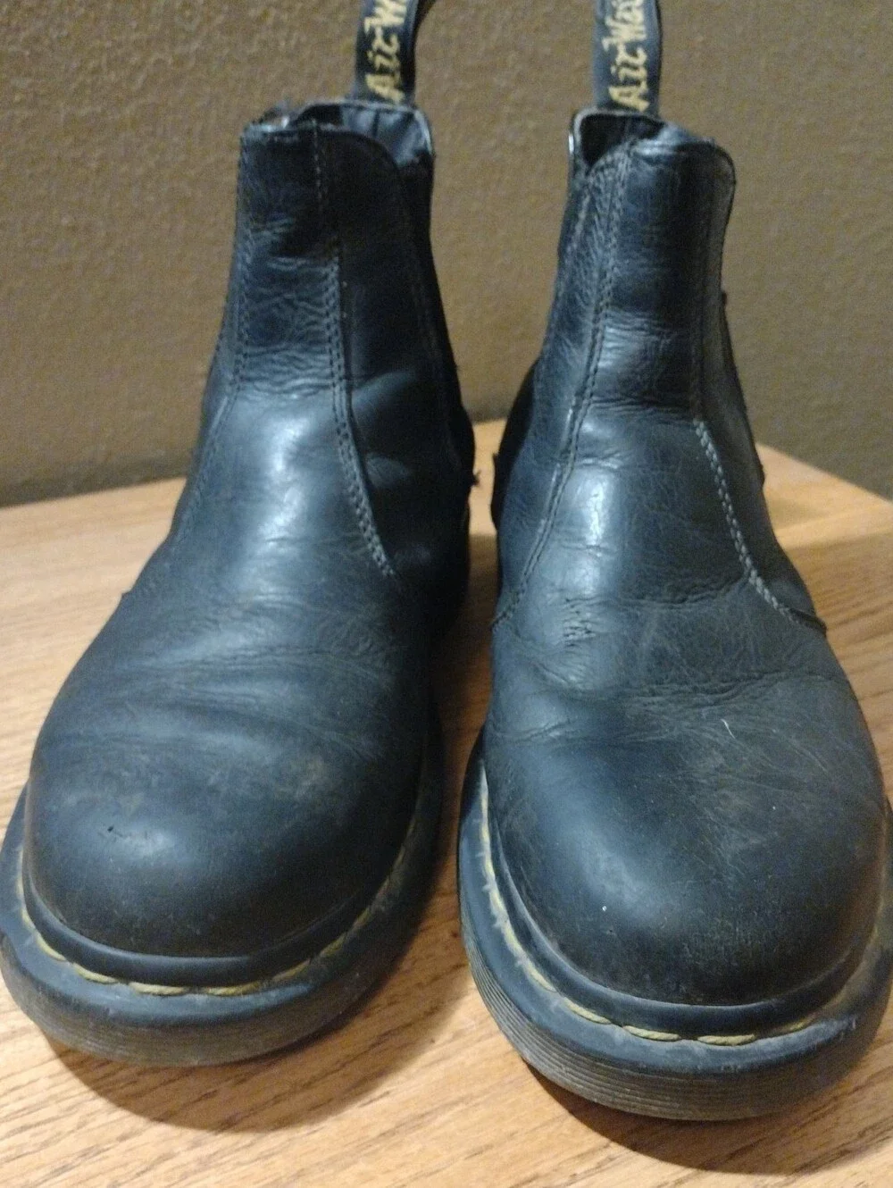DOC DR. MARTENS Size USM 9 USW 10. 2976 Chelsea Black Leather Boots. Good